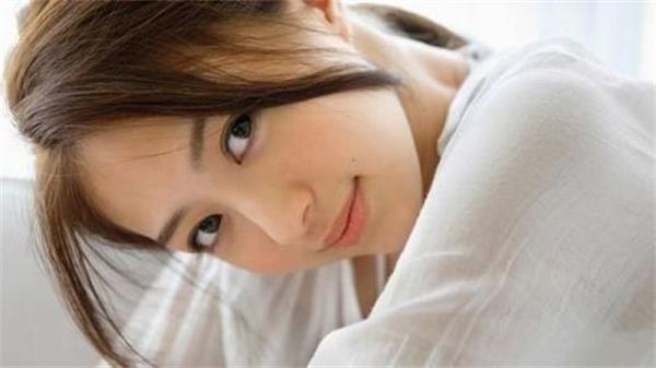 女性白带多发黄是什么原因导致的