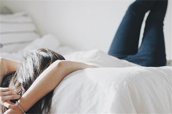 女性白带发黄自己会好吗